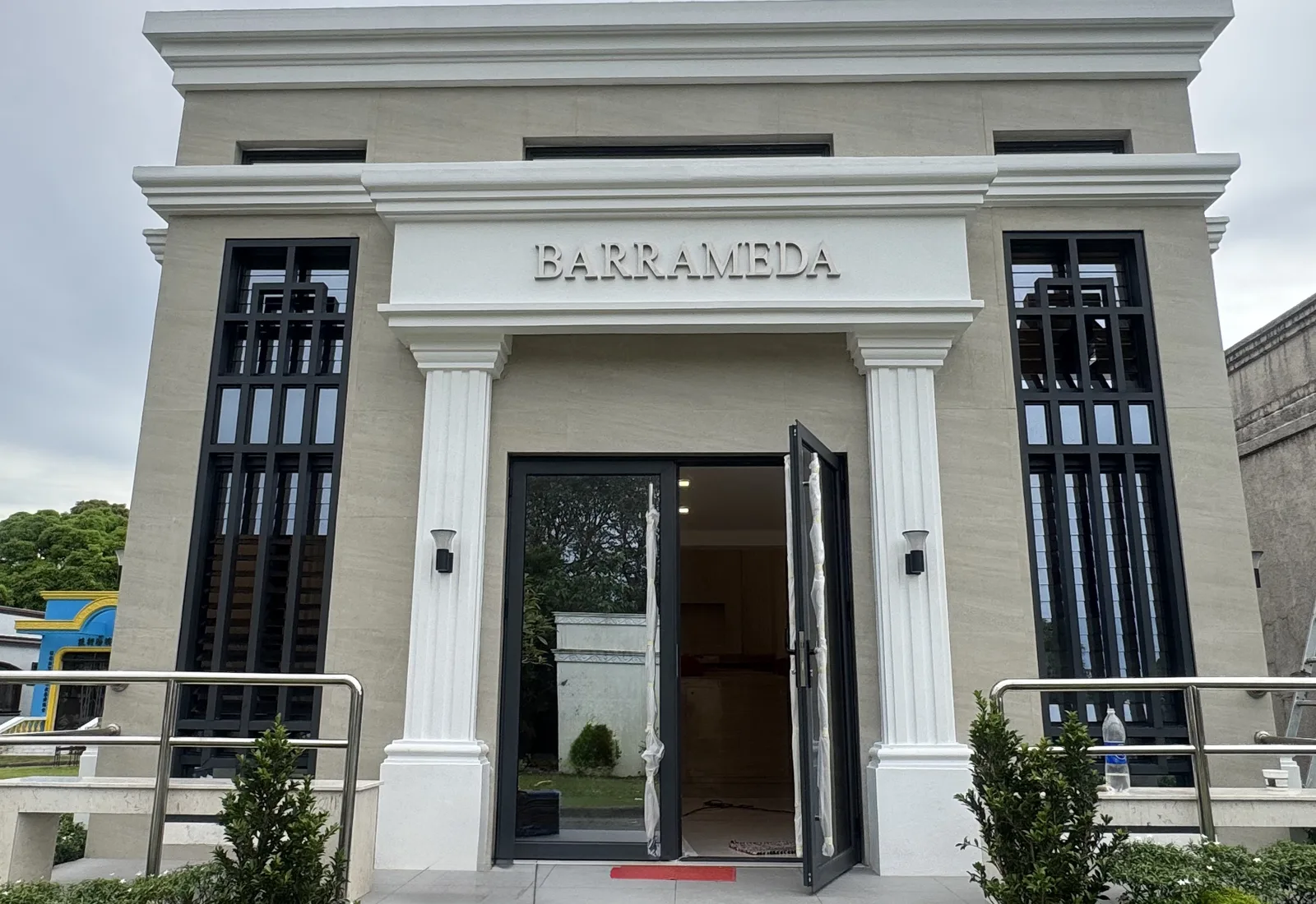 Barrameda Mausoleum glass and aluminum project